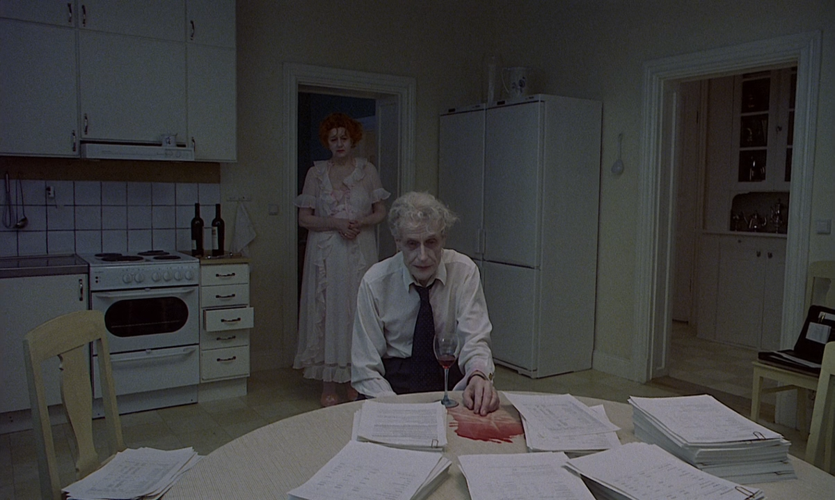 Кадр из фильма "Песни со второго этажа"