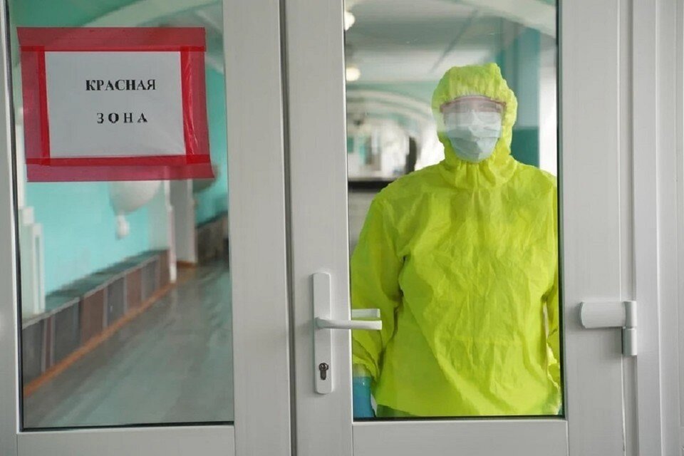     Уголовное преследование в отношении подсудимой прекращено в связи с истечением срока давности привлечения к ответственности. Светлана МАКОВЕЕВА