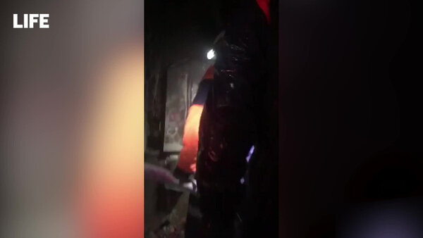 Видео изнутри разрушенного после катастрофы Су-34 дома в Ейске © Telegram / Барахолка Ейск