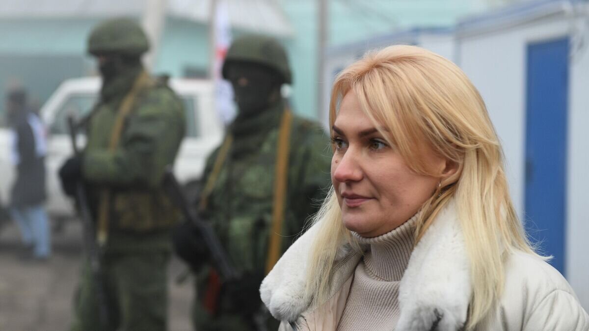    Уполномоченный по правам человека в Донецкой народной республике Дарья Морозова на КПП на окраине города Горловка в Донецкой области© РИА Новости / Валерий Мельников