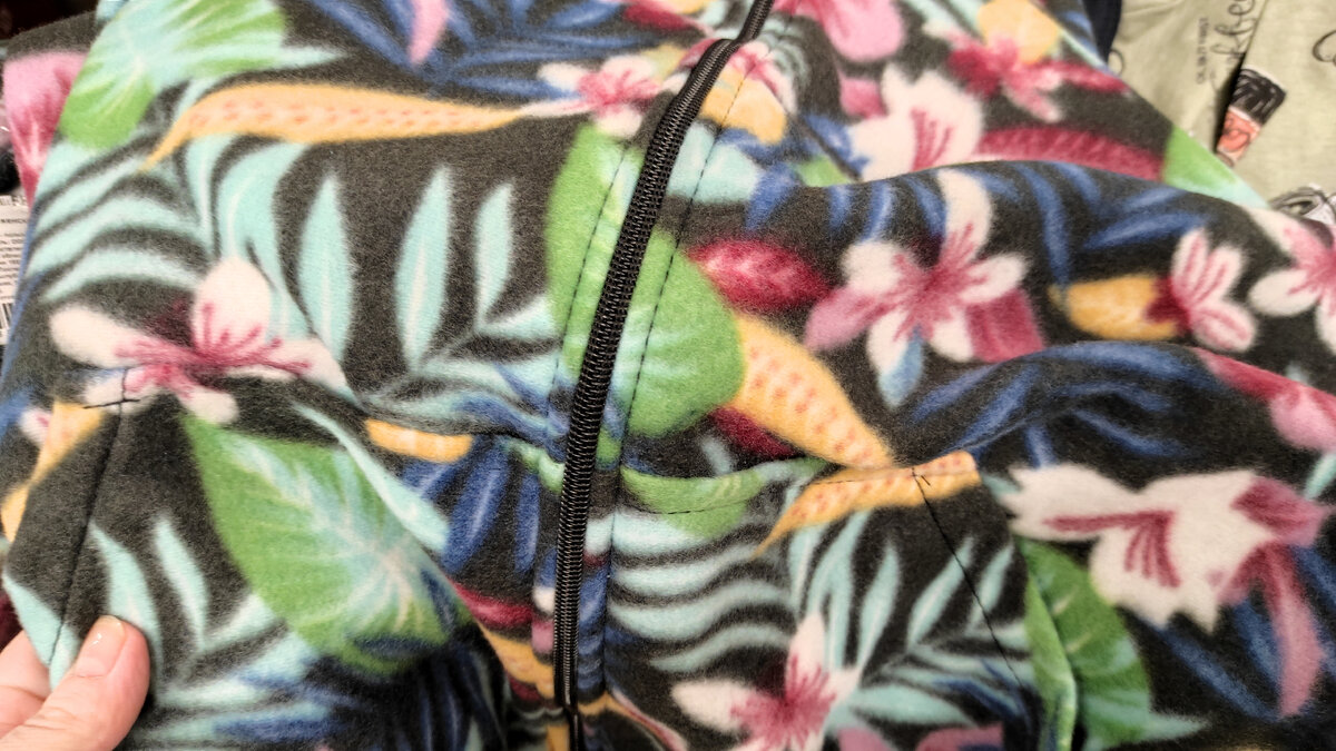 "White Cotton". Толстовка женская, флисовая. Материал: полиэстер. Цена? 