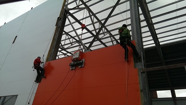 Установка стеновых сэндвич-панелей