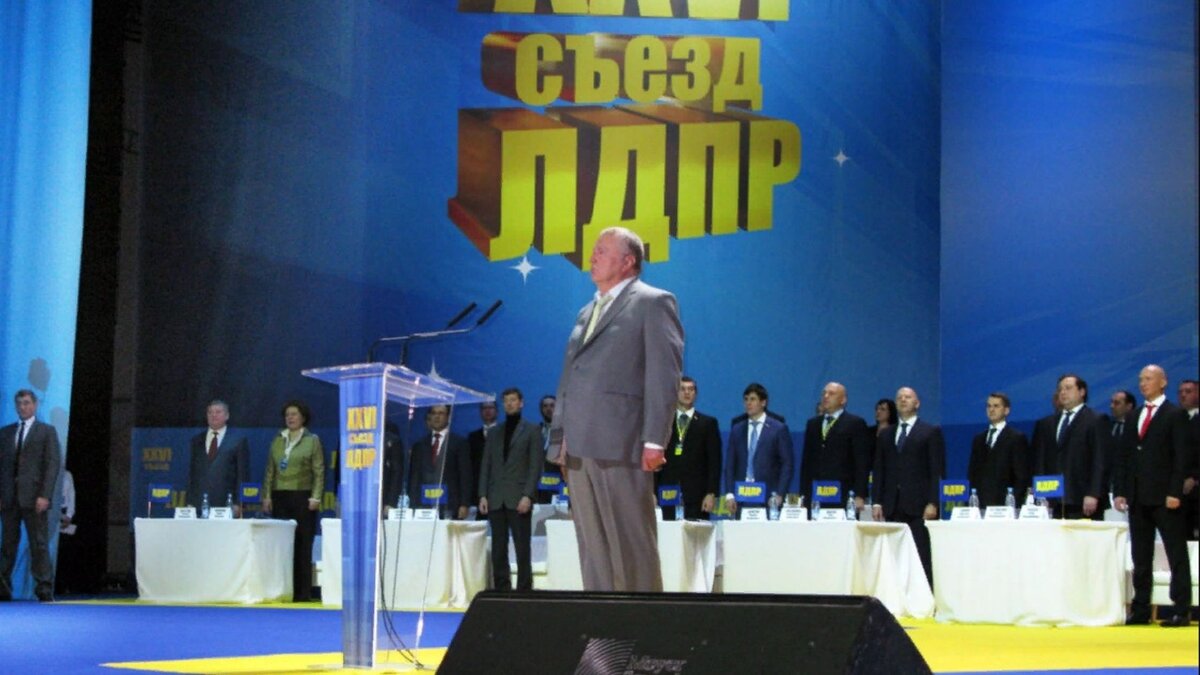 Для 75-летнего лидера партии всё труднее тянуть предвыборную компанию. 