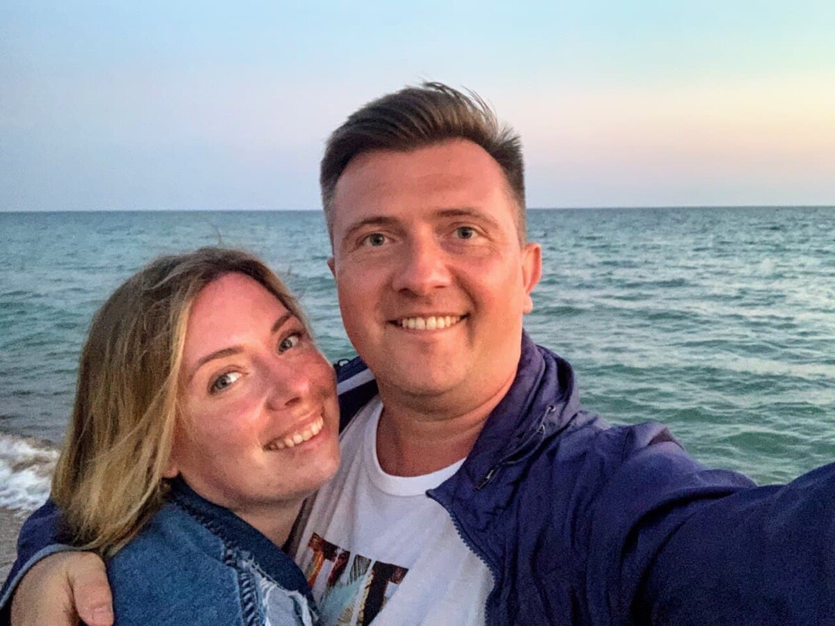 С моим любимым мужем на море. Отпуск, который не только перезагрузил нас обоих, но и позитивно повлиял на наши отношения.