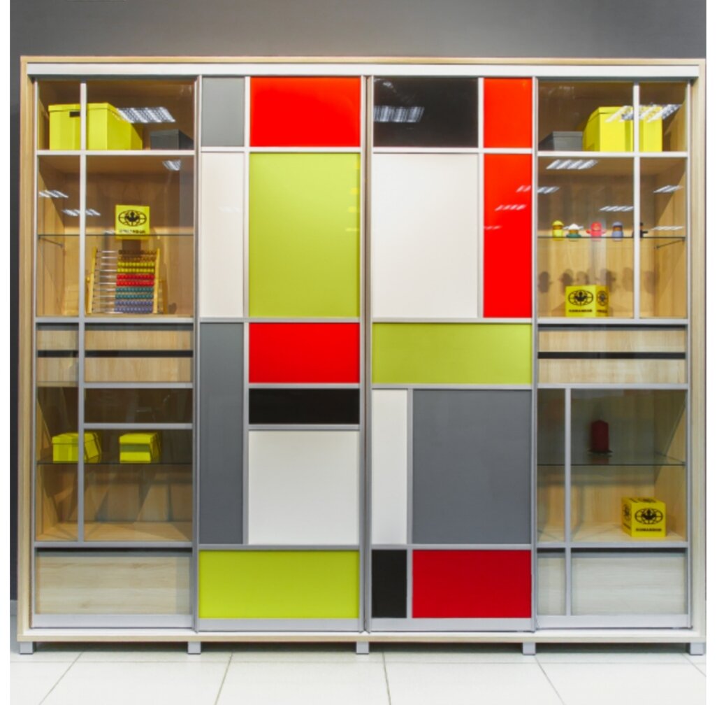 Это двери-купе корпусного шкафа.