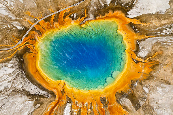 Общий вид сверху на Большой призматический источник.