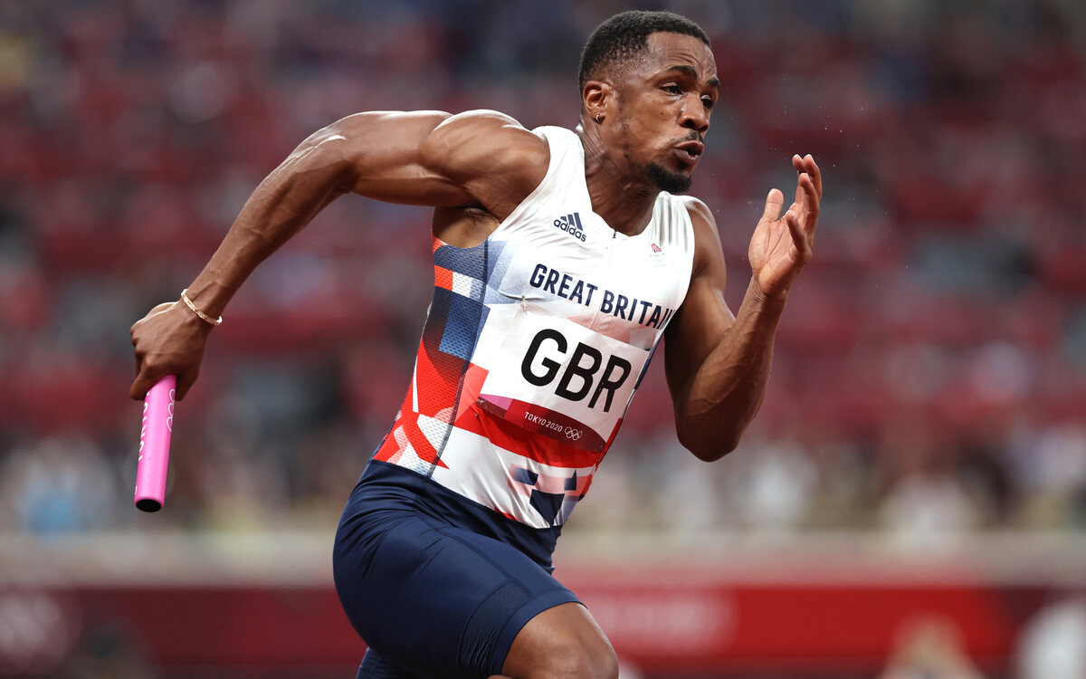 Британец бежал в знаменитой эстафете 4 по 100м.   фото: картинки  яндекса