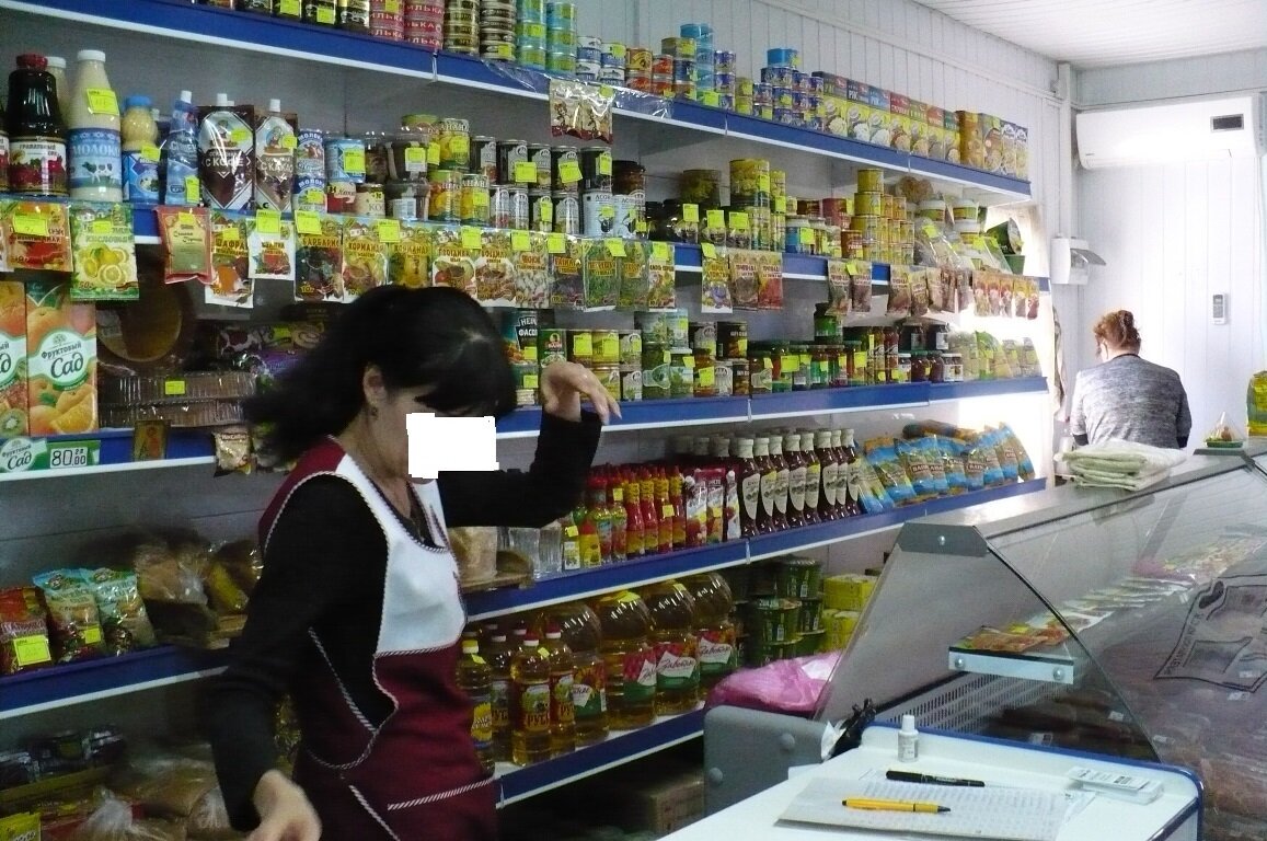 Фото автора блога как иллюстрация. Это другой продавец, и у нее есть своя история обмана владелицей частного магазина. Но об этом в другой раз