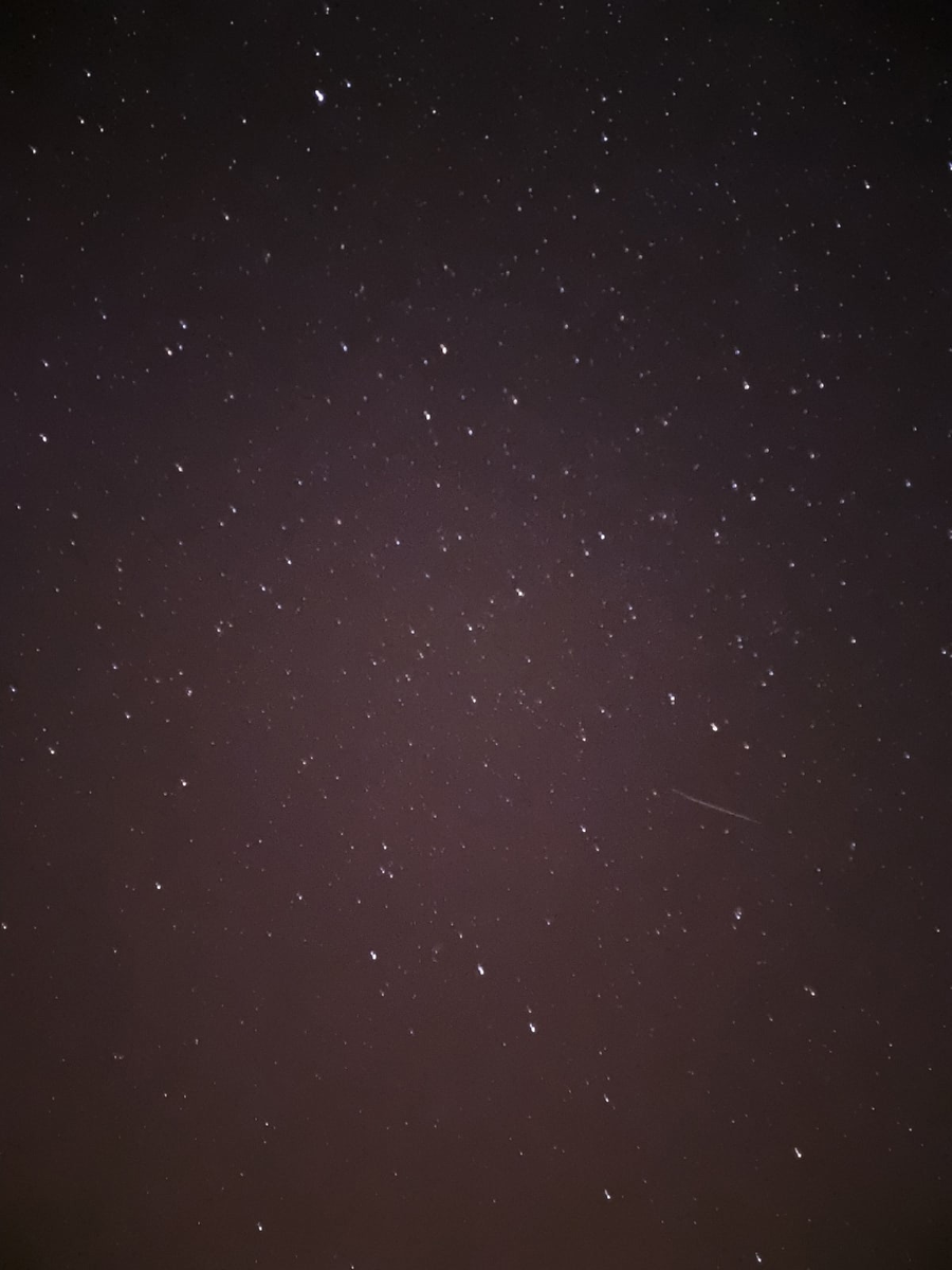 нам удалось сфоткать падающую звезду