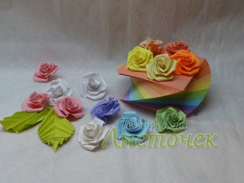 Из такой цветной бумаги для записей получаются очень красивые листья и цветы.