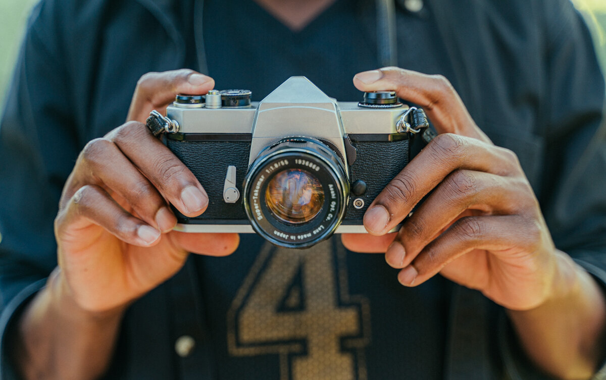 Звук фотоаппарата. Фотоаппарат щелкает. Щелчок фотоаппарата. Фотоаппарат какой самый крутой сейчас.