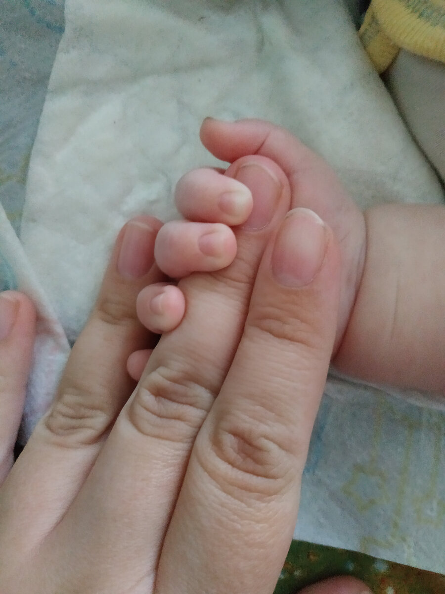 Мама и малыш, держимся друг за друга