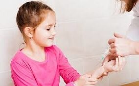 Многие пациенты не знают, что такое ДСТ. Диаскинтест, как и проба Манту, проводится в профилактических целях. Он представляет собой специально разработанный препарат. В него входят два антигена – белка, характерных для возбудителя туберкулеза: