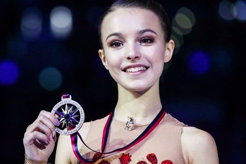 И всё-таки наша Аня Щербакова не только красавица! | Кино, Авто и ...