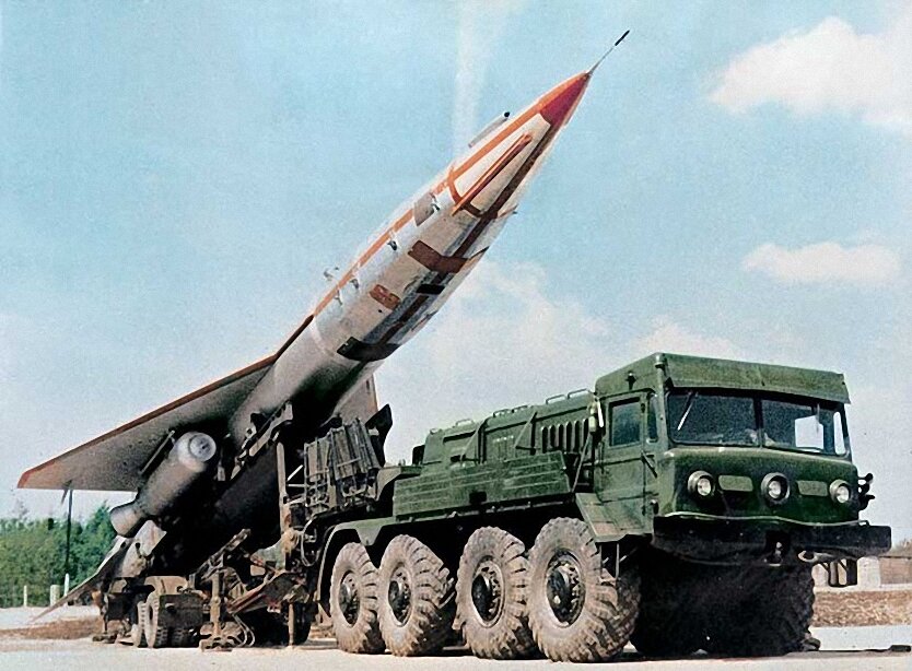 Ту-123 на транспортно-стартовой установке СТ-30