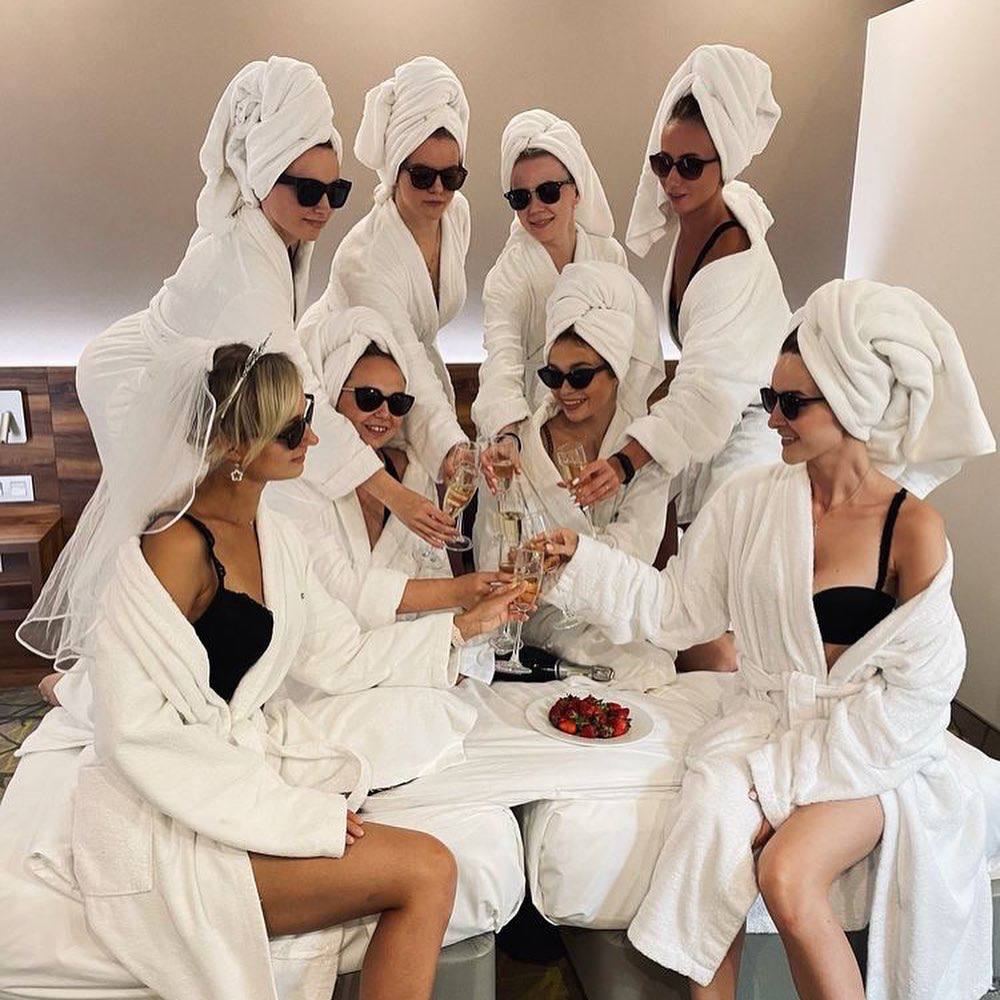 Идеи для фотосессии невесты с подружками 