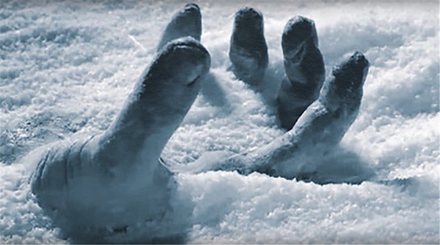 В сильный мороз ноги замерзают. Замерзшие руки от холода.
