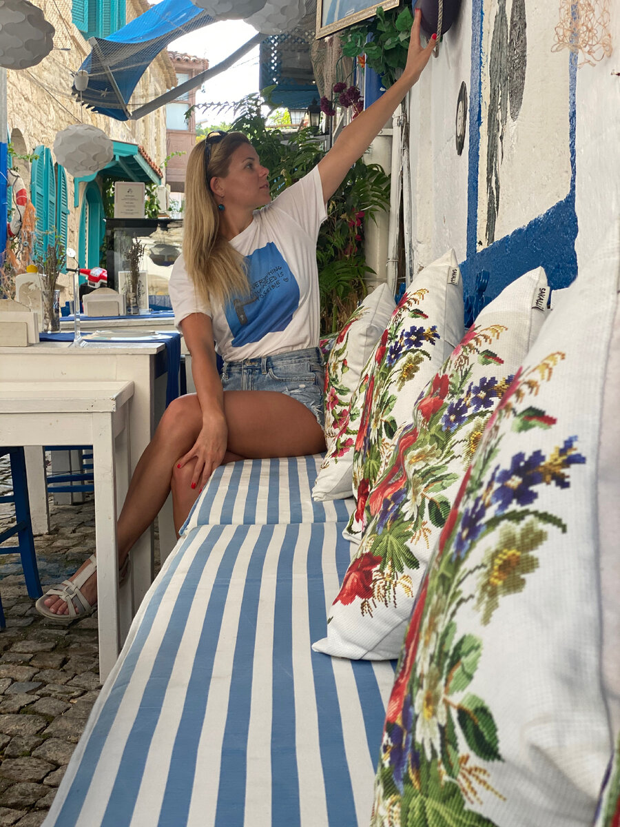 Состоятельные турки давно облюбовали Алачаты для отдыха. В последние годы всё больше иностранцев