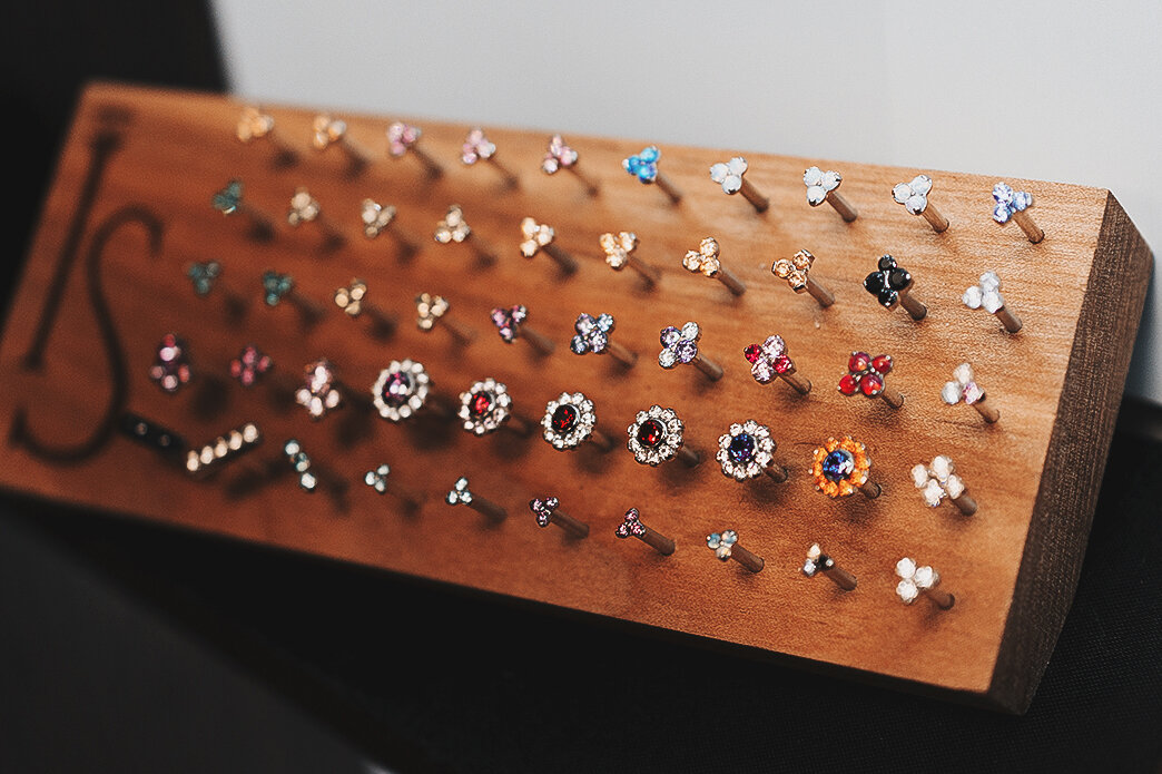 Украшения для пирсинга из имплантационного титана Industrial Strength.