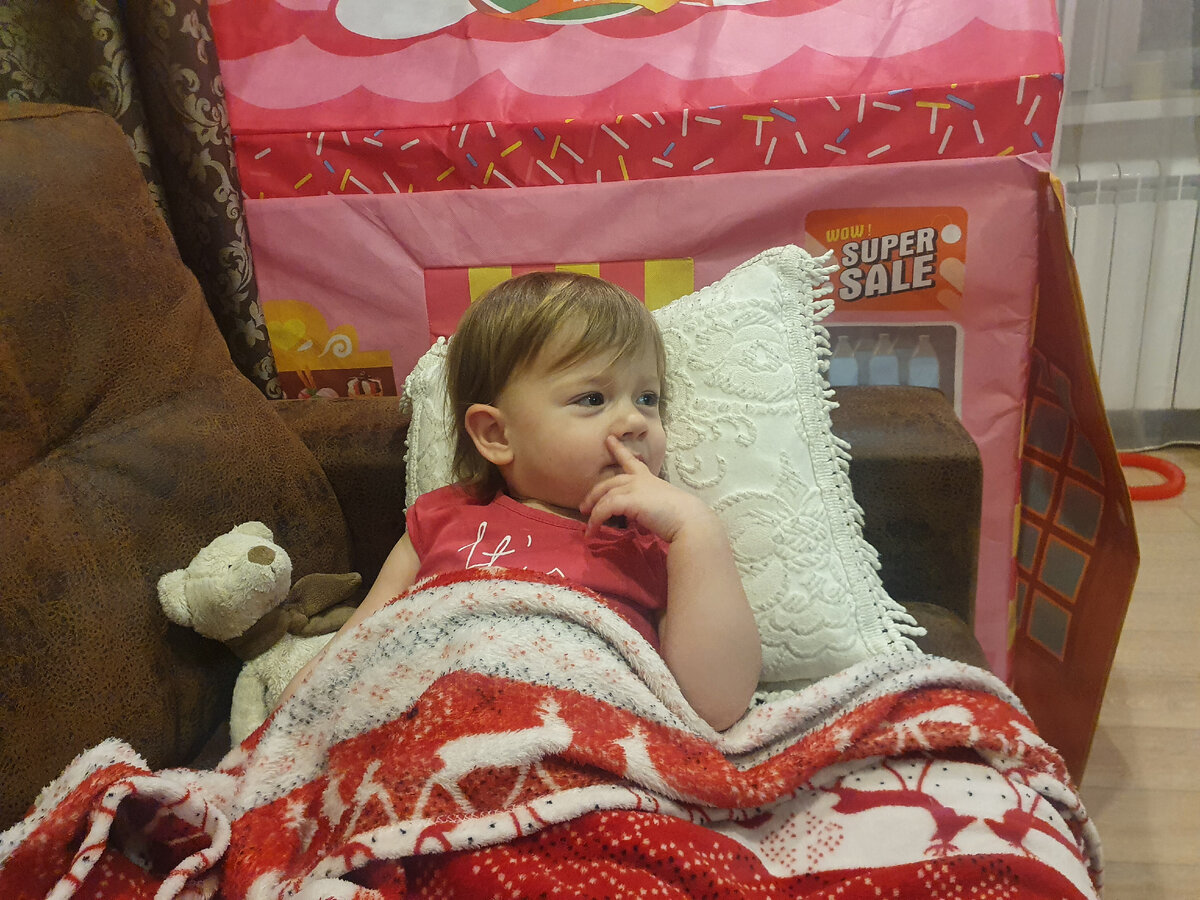 Это Соф так мультики смотрит