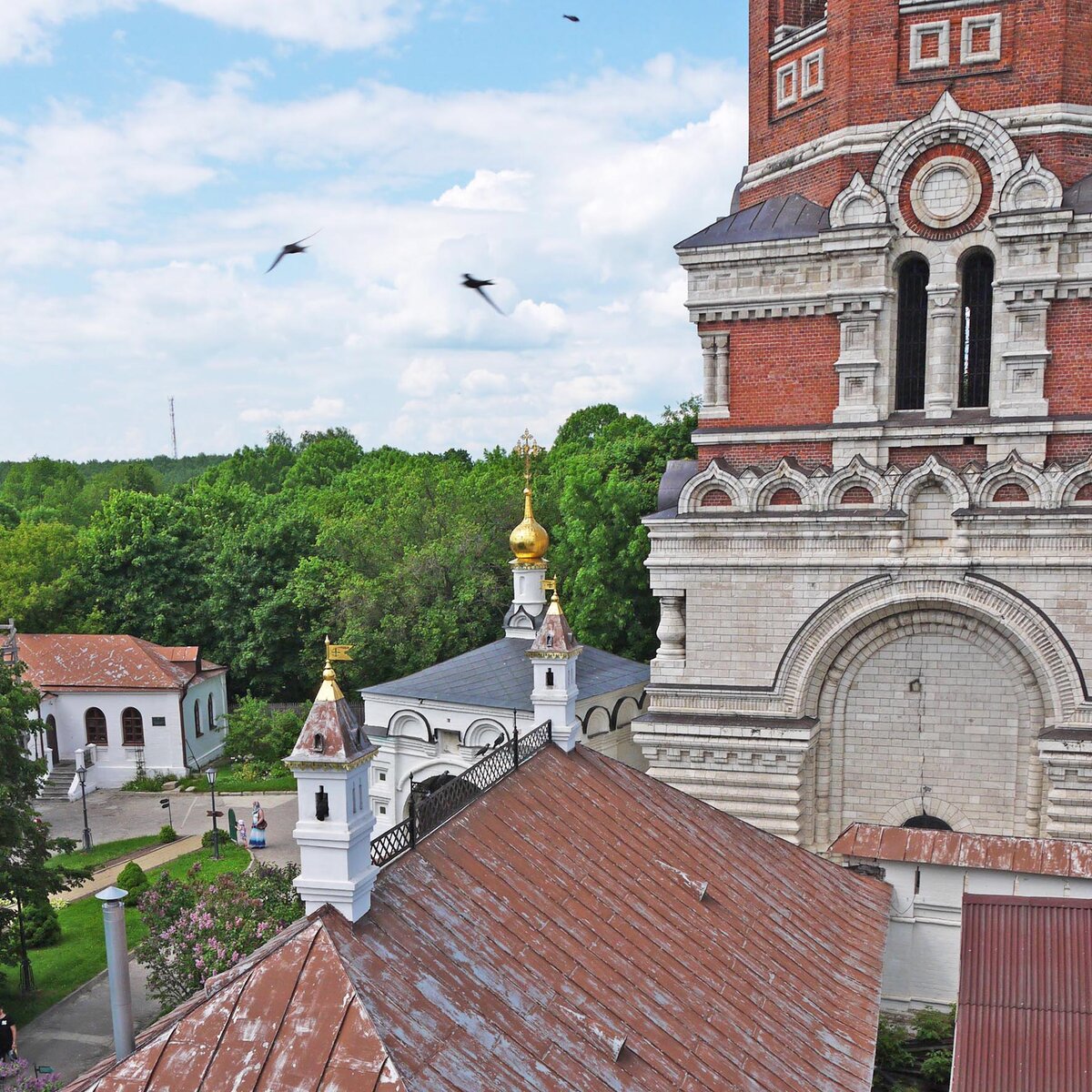 На фото Иоанно-Богословский мужской монастырь в Пощупово.