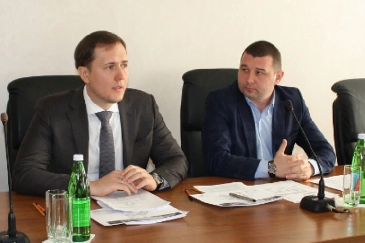  А ведь так хорошо общались! Александр Сизов и Алексей Когарлыцкий. Фото с сайта bel.kp.ru