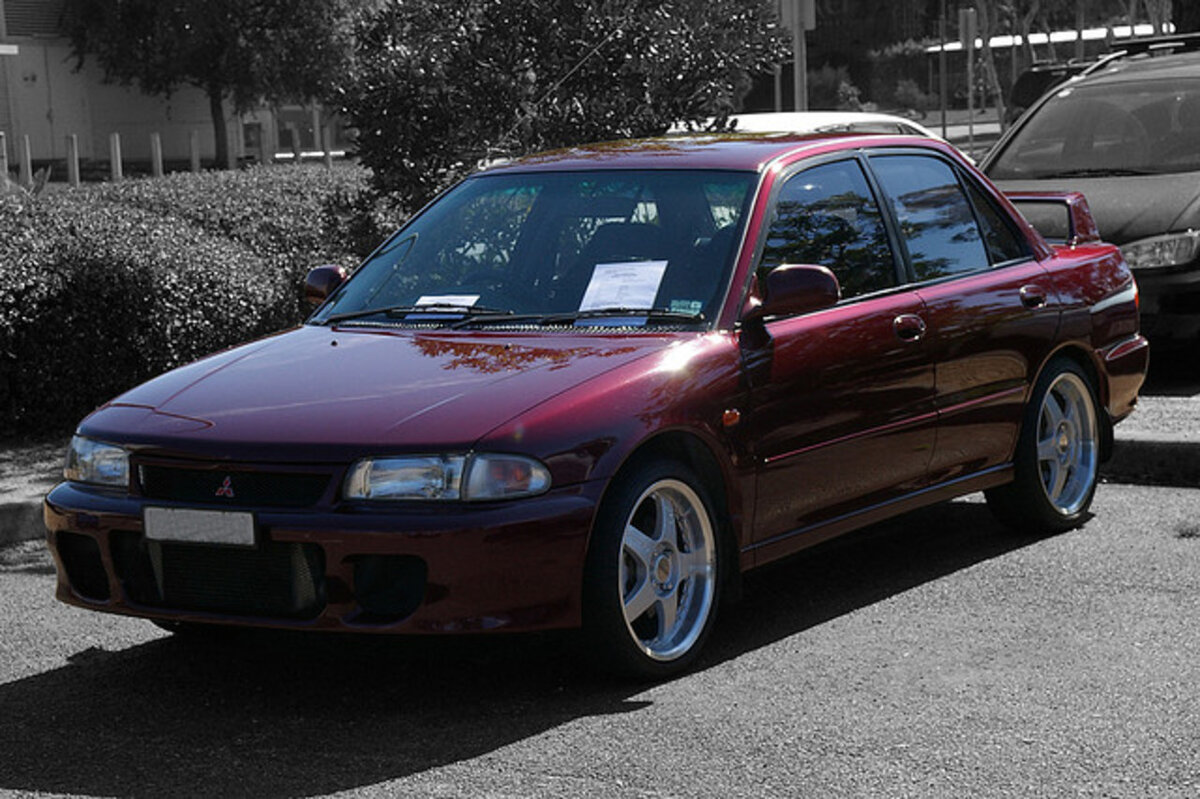 1994 Mitsubishi Lancer, такой вариант возможно найти от 100 000- 200 000  руб...