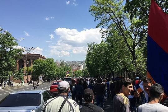    Требующие отставки Пашиняна демонстранты вновь перекрыли улицы в Ереване