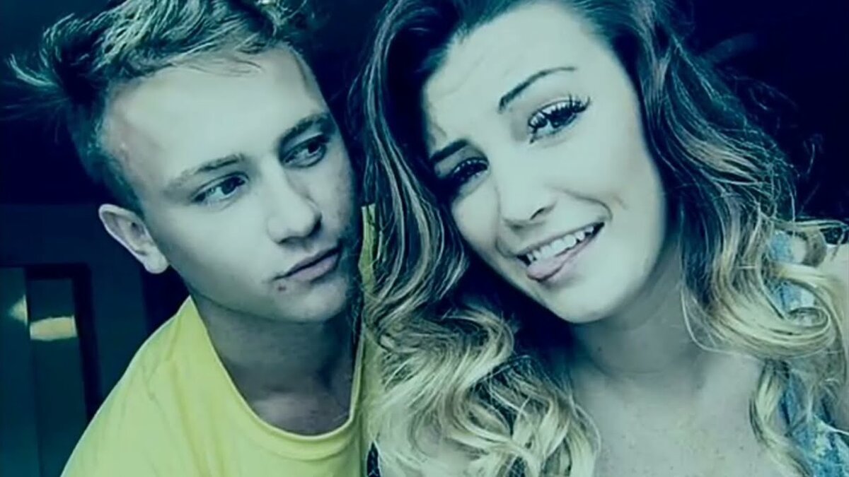 Корри МакКейг (слева) и Эйприл