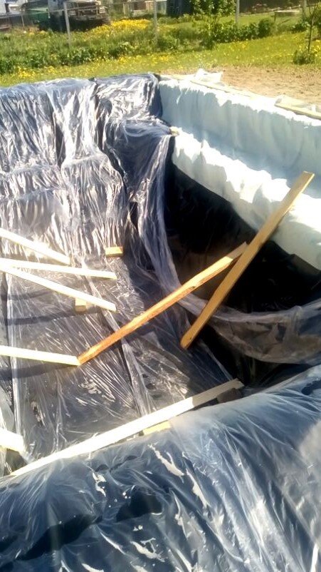 приходилось ставить упоры чтобы плёнка не сползала вниз