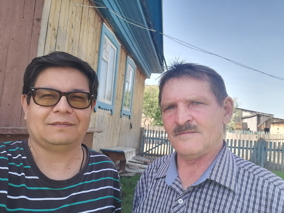 Мариец (справа) - родом из Мишкинского района Башкирии. Посмотрите - вылитый венгр.