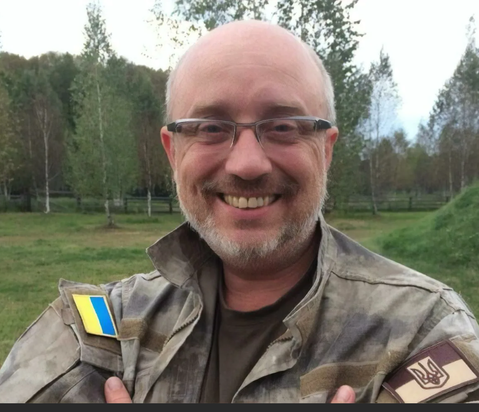 Резников. Улыбками сманивает в всу....