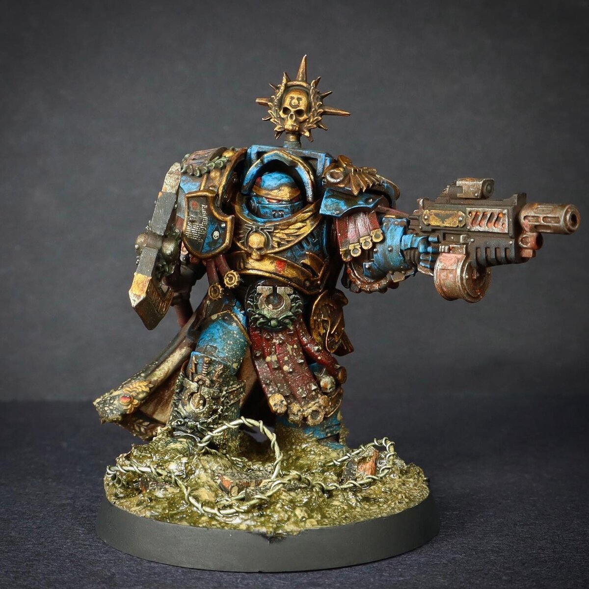 Терминатор 13-го легиона в древнем доспехе модели Катафракт