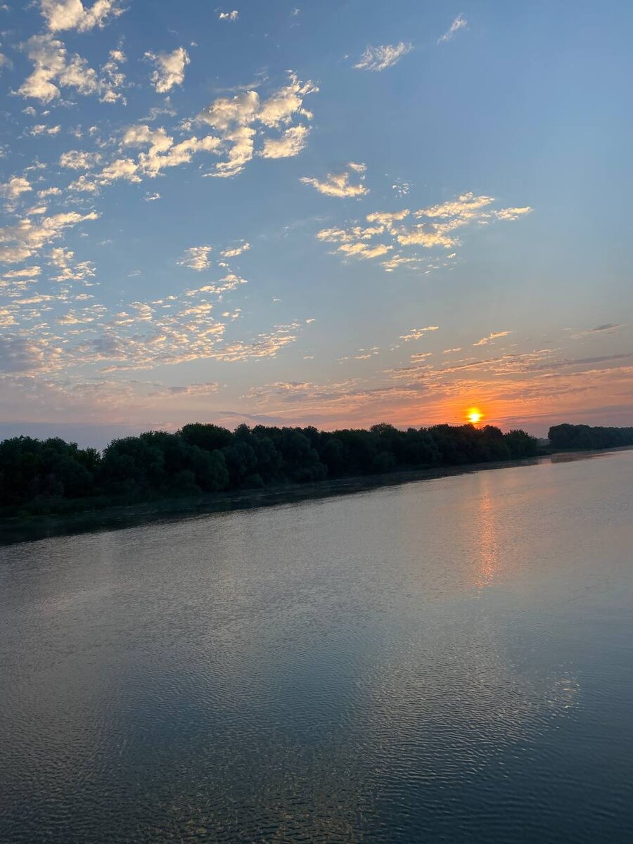 Рассвет на реке