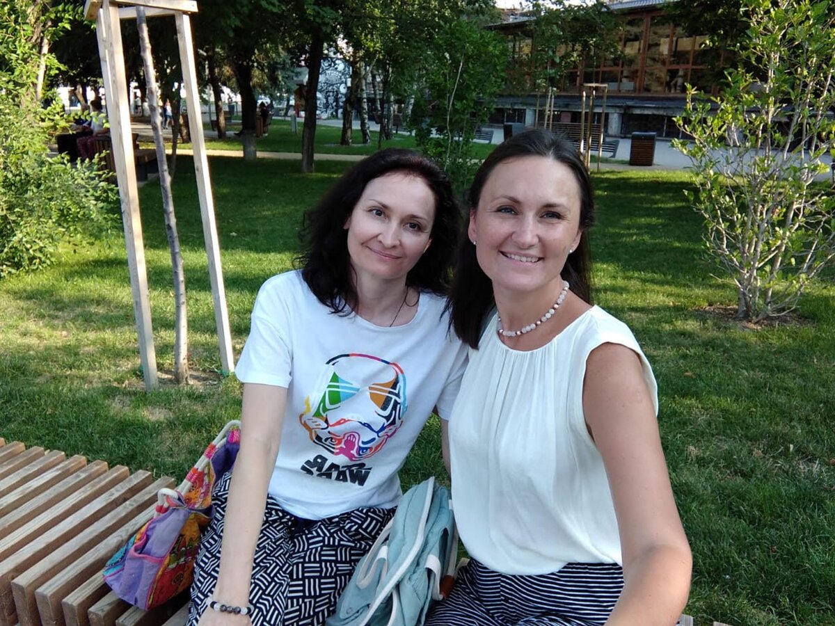 Марина (слева), 49 лет, Краснодар, помогает с 2019 годаФото: из личного архива