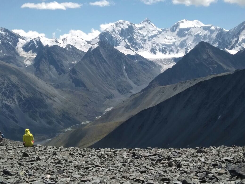 Вид с перевала Кара-Тюрек на долину реки Ак-Кем