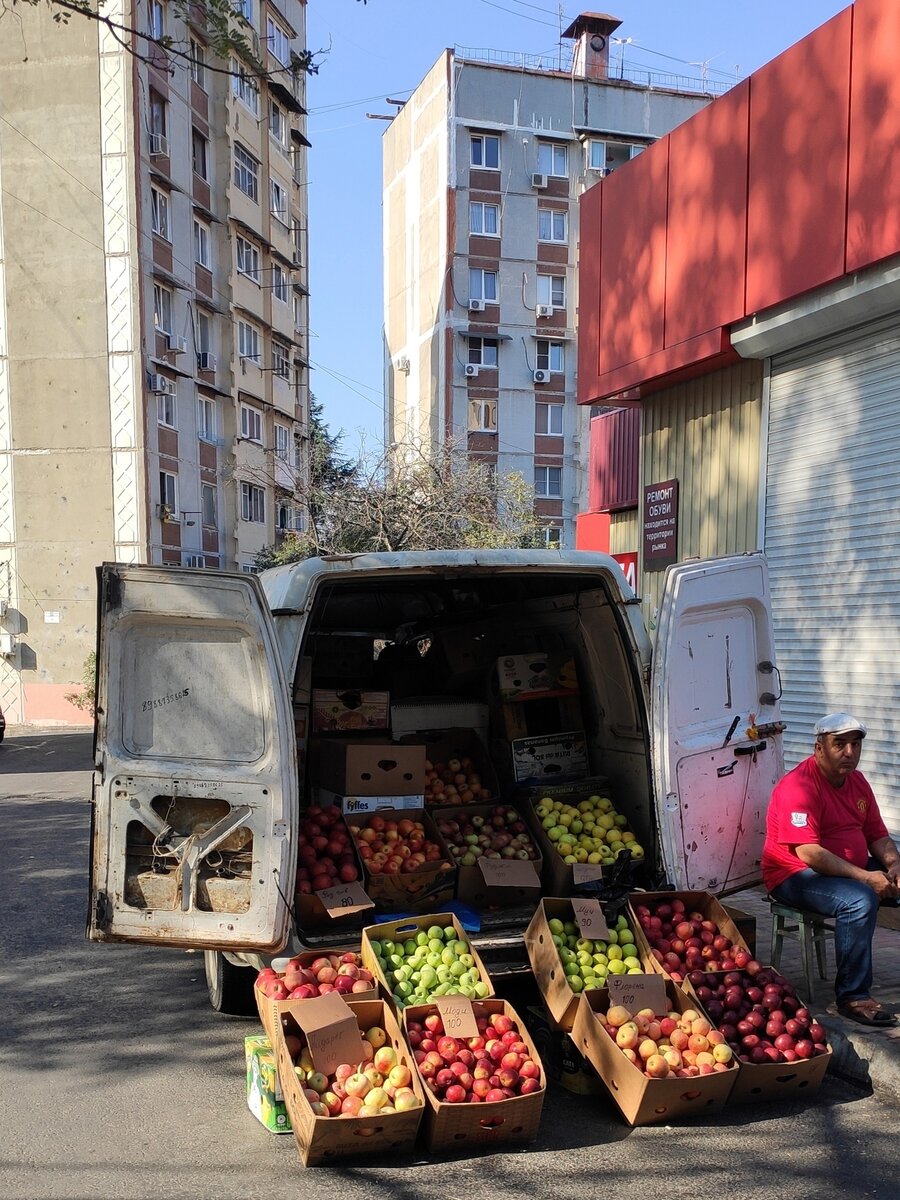 Колоритный ларёк на колесах