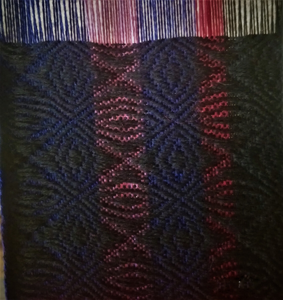 В утке черная нить