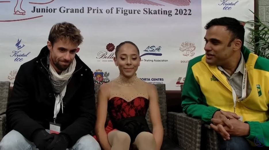 Мария Рейкдал в ожидании оценок после короткой программы. Источник фото: YouTube канал ISU Junior Grand Prix.