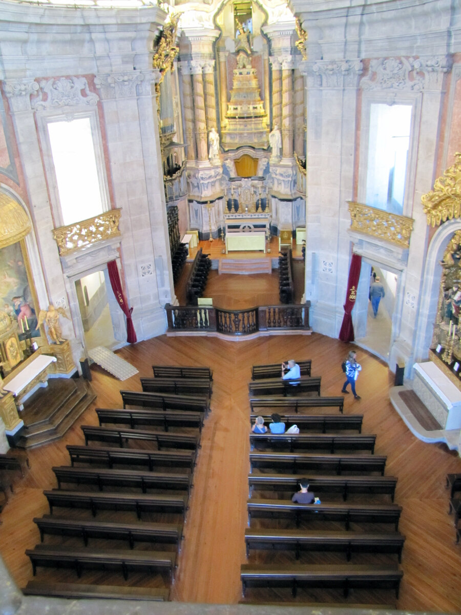 С места органиста