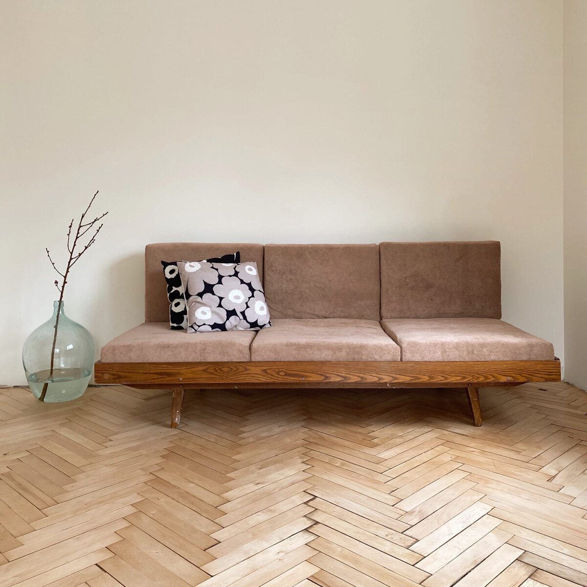 Купили старую б/у тахту за 800 рублей и превратили её в диван мечты ...