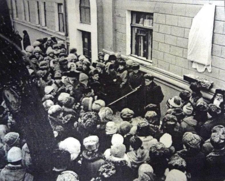 Воронеж. Открытие мемориальной доски, посвящённой О.Э. Мандельштаму. 15.01.1991 г. / общедоступное фото
