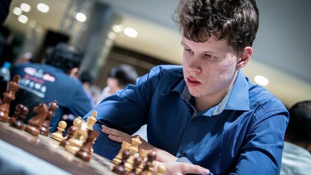     Шахматист из Казани Владислав Артемьев отказался участвовать в международных соревнованиях из-за того, что президент Международного олимпийского комитета (МОК) Томас Бах предложил российским спортсменам выступать в турнирах в нейтральном статусе.