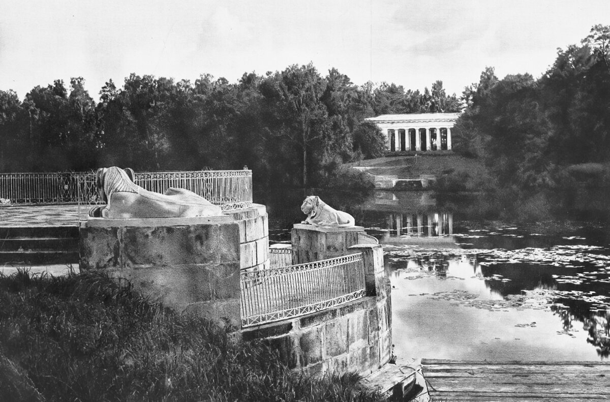 Чугунные львы