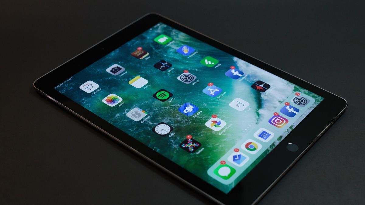    iPad на столе:pexels.com