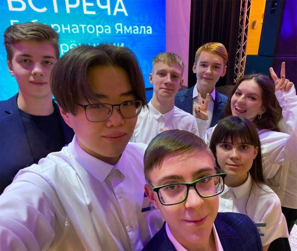    Губернатор ЯНАО Дмитрий Артюхов вручил образовательные сертификаты талантливым школьникам
