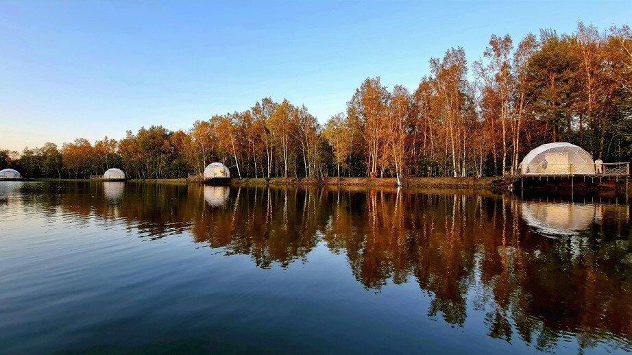     Регион — это Татарский залив, Охотское море, великая река Амур и море тайги. До сих пор есть еще «белые пятна», где ни разу не ступала нога человека. Логично, что в крае активно развивается парусный спорт и экотуризм.