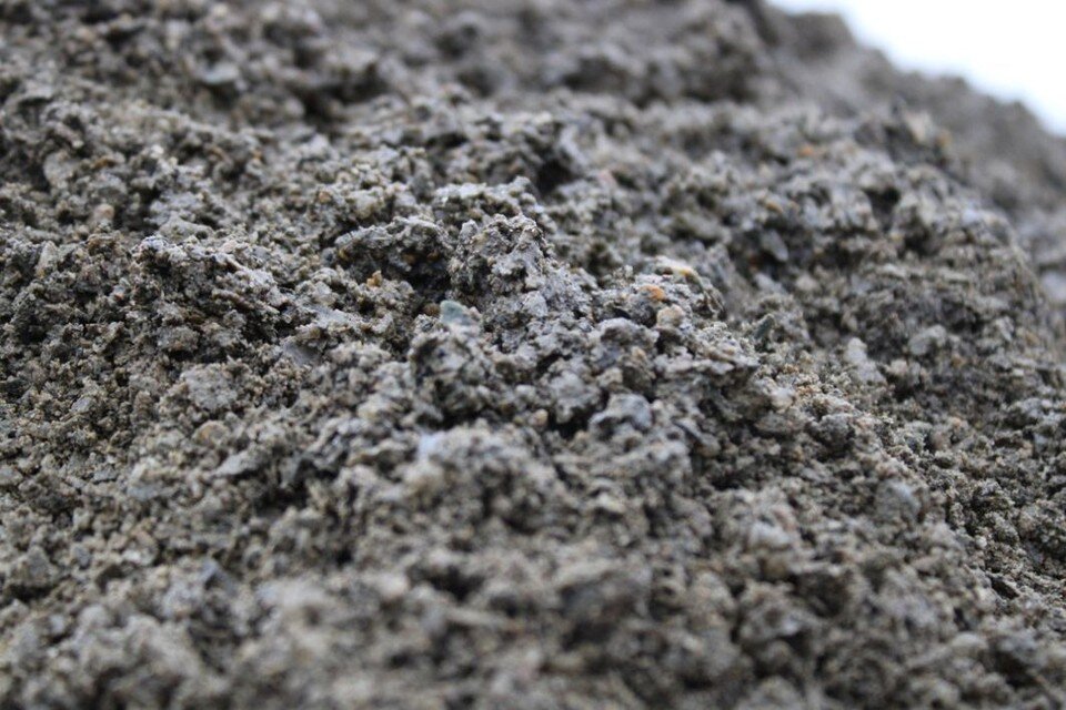     Большую часть городских магистралей, как и раньше, будут обрабатывать песчано-соляной смесью с 15% содержанием соли  пресс-службы администрации Барнаула