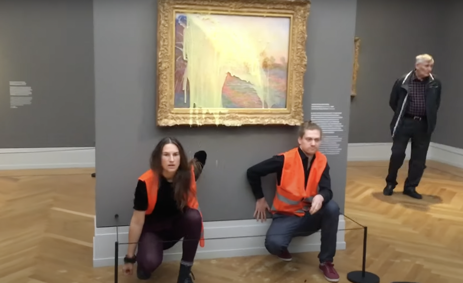 Экоактивисты облили картину