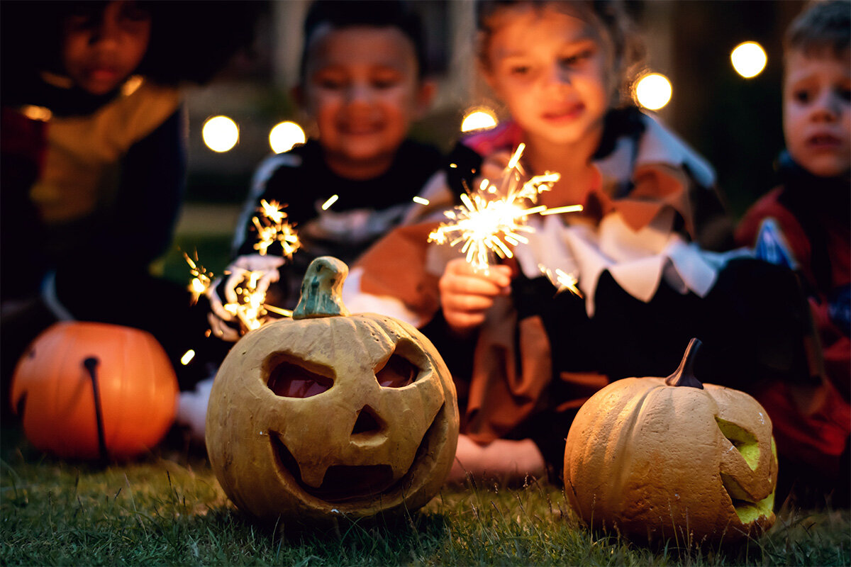 Источник: https://weddingdaysparklers.com/halloween-sparklers-and-jack-o-lanterns-a-thousand-words-3/